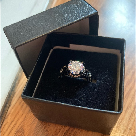 Ring - Picture 5 of 10